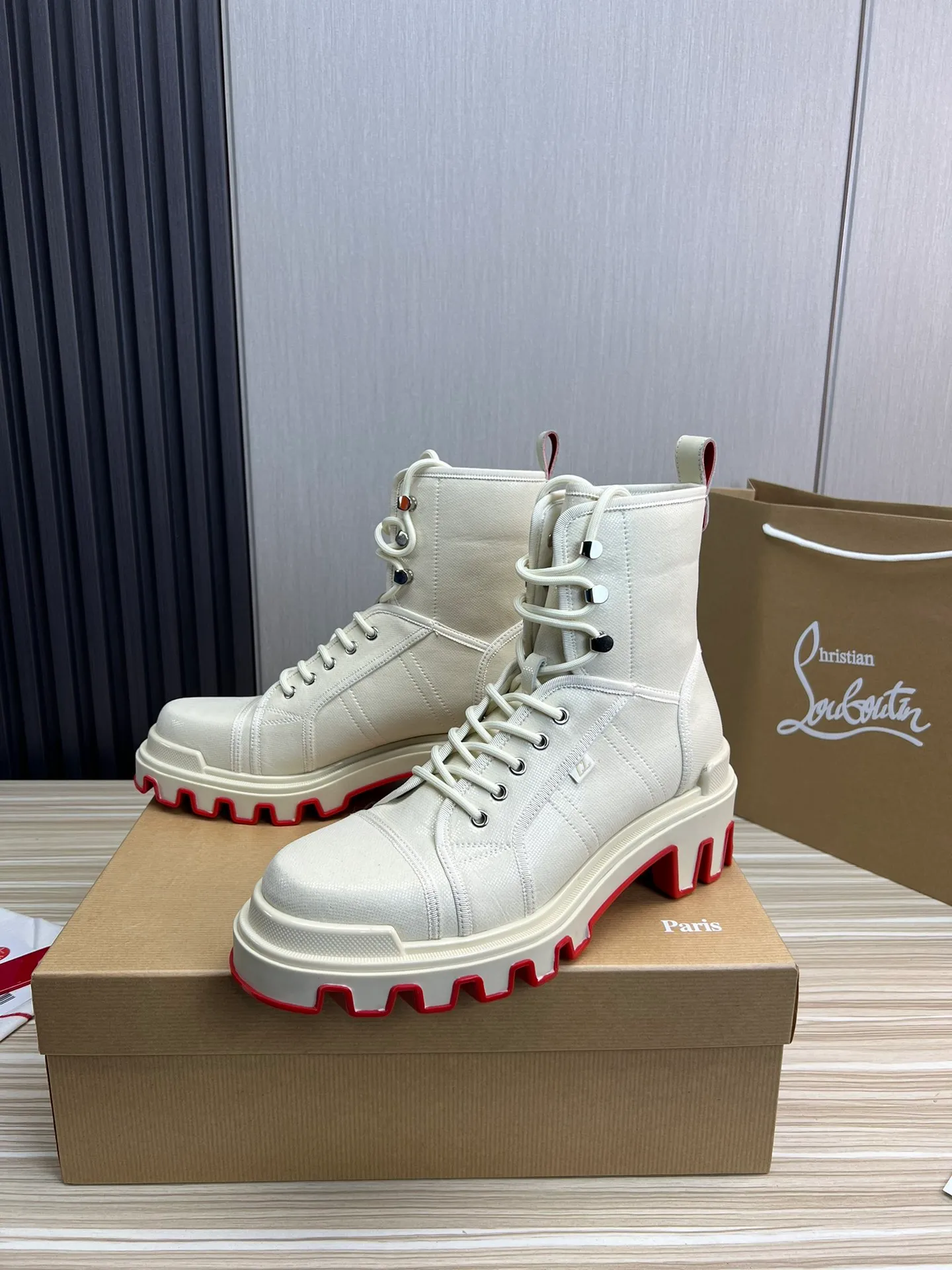 Men's shoes 💰820💰 CL popular red-soled boots 🆑1:1 original mold opening. Official website updated simultaneously ~ Christian* Louboutin, imported cowhide leather upper + water-dyed cowhide lining, original thick red sole, wear-resistant and non-slip ⬆️ Full set of counter packaging 🎁38-45 (38.45 custom-made, non-refundable)